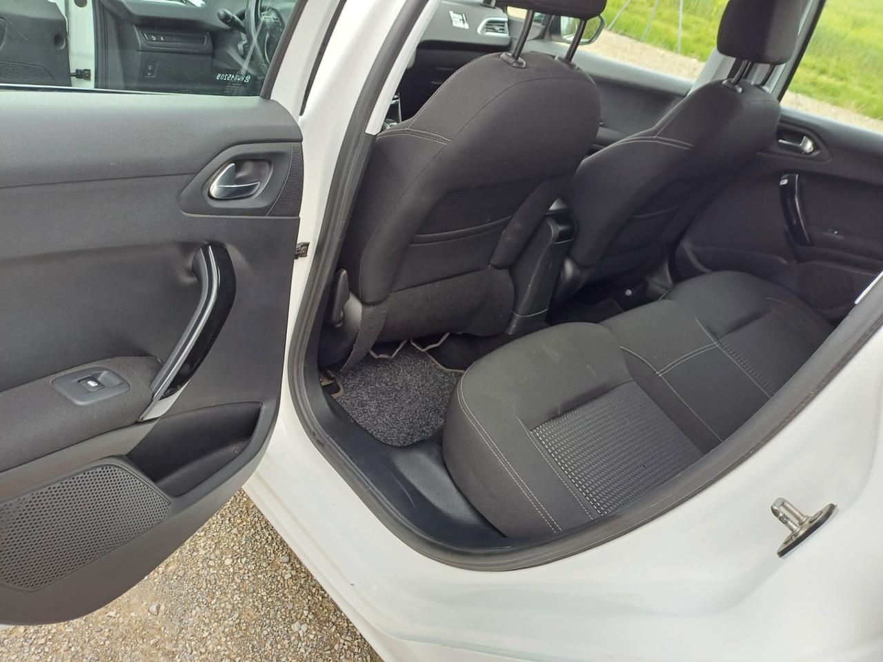 Peugeot 208 PureTech 82 5 porte Allure