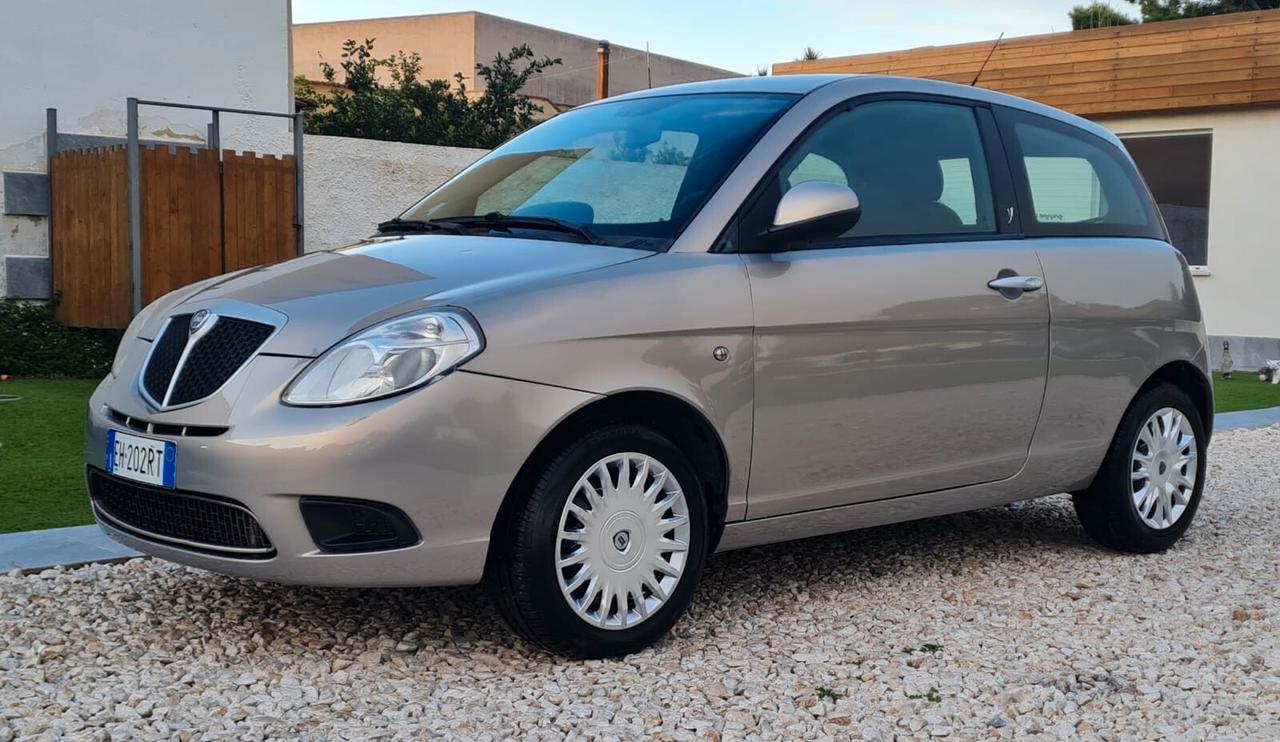 Lancia Ypsilon 1.3 MJT 75 CV New Oro