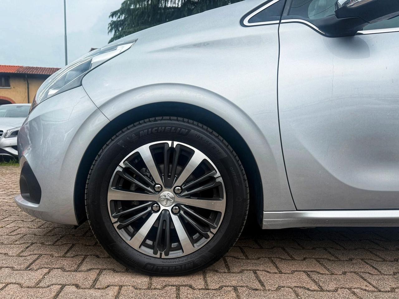 Peugeot 208 PureTech Turbo 110 EAT6 S&S 5 porte AUTOMATICA OK NEOPATENTATI