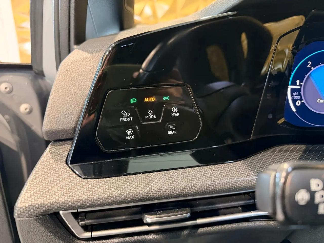 Volkswagen Golf 2.0 TDI 150 CV SCR R-Line