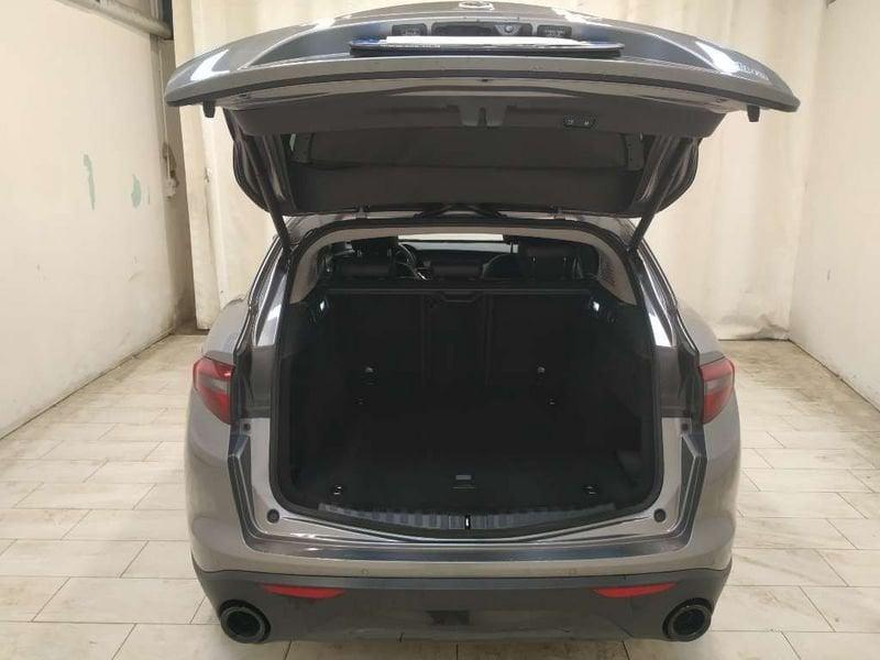 Alfa Romeo Stelvio 2.2 t Business Q4 190cv auto my19
