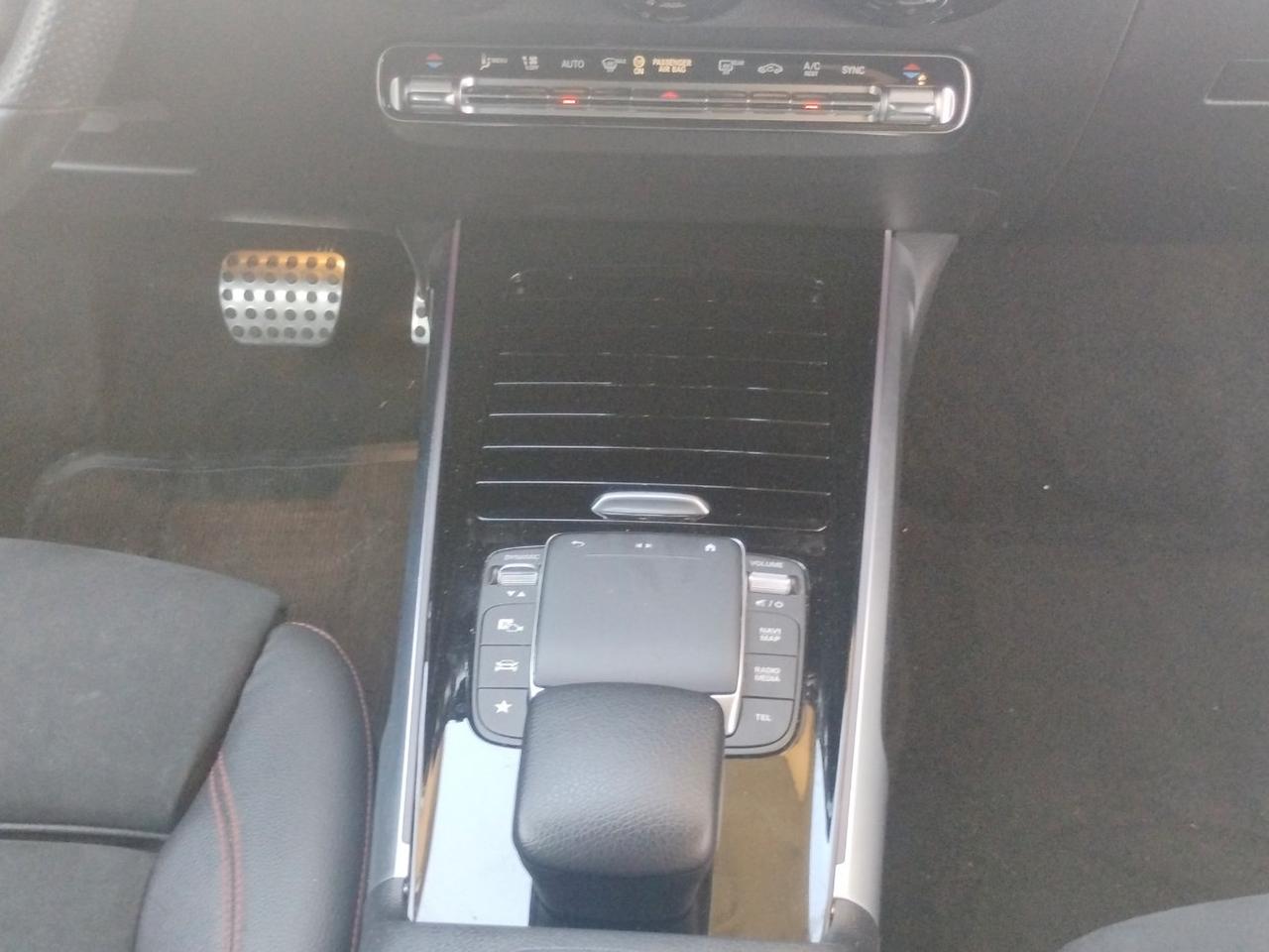 Mercedes GLB 200 d Premium 4MATIC..AMG.TELECAMERA.NAVI