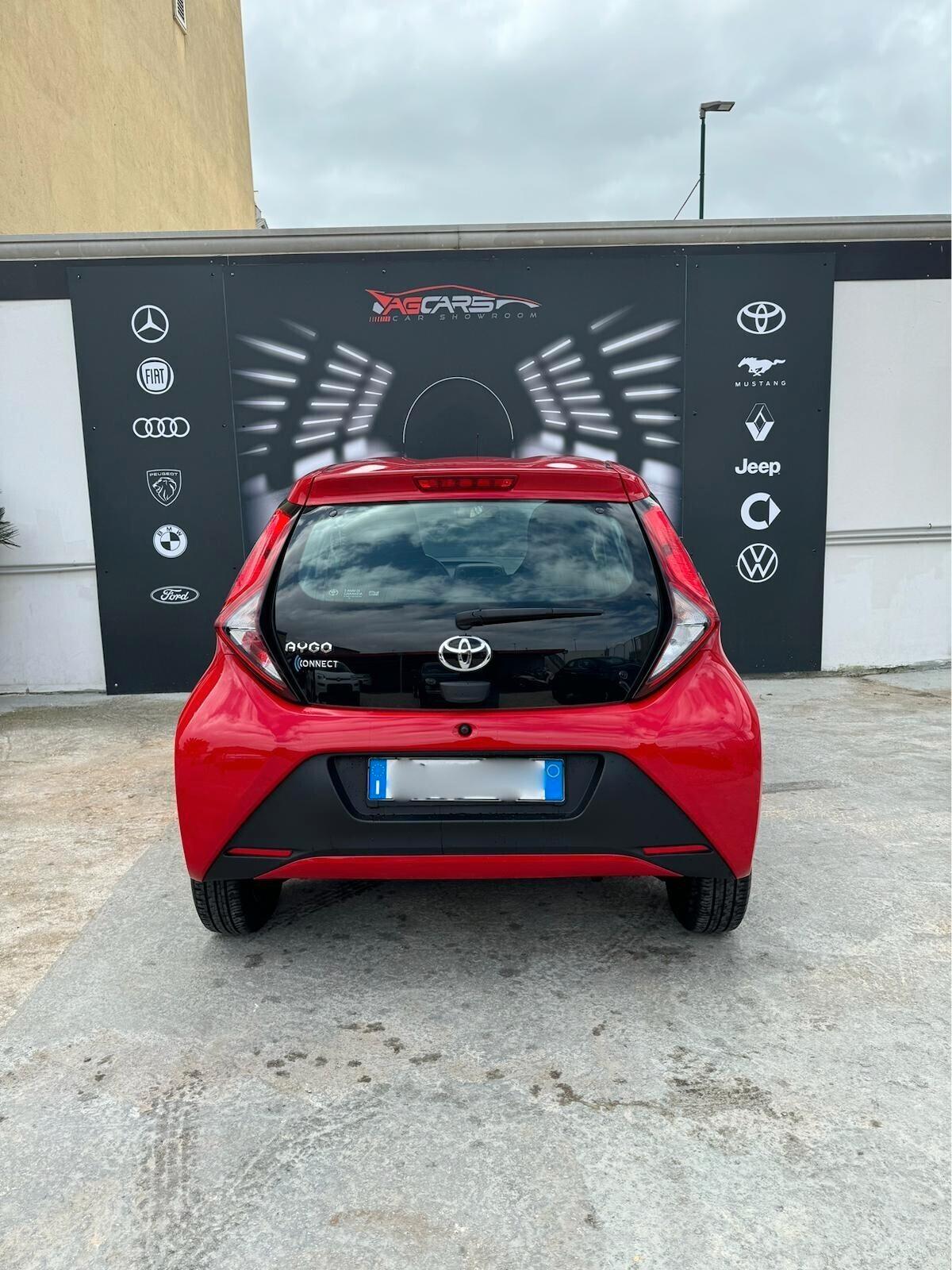 Toyota Aygo Connect 1.0 VVT-i 72 CV 5 porte x-wave