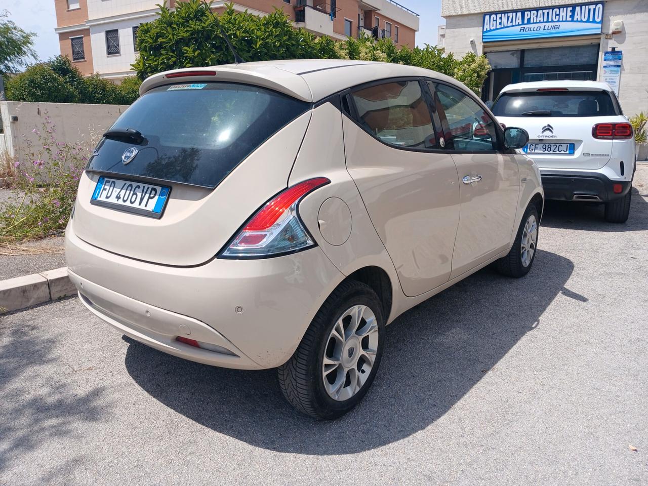 Lancia Ypsilon 0.9 TwinAir 85 CV 5 porte Metano Ecochic Platinum