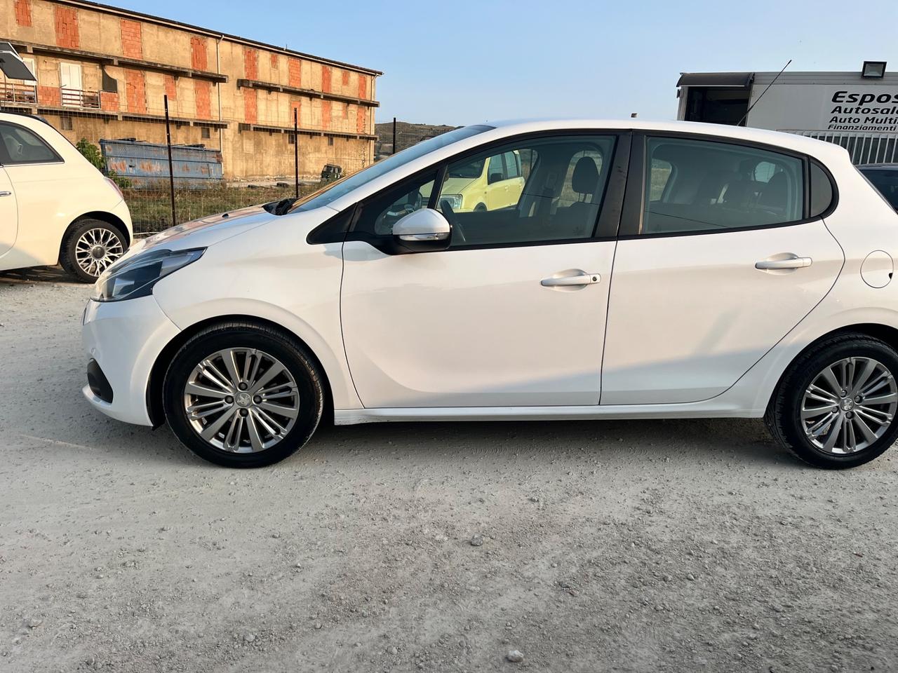 Peugeot 208 BlueHDi 75 S&S 5 porte anno 2016