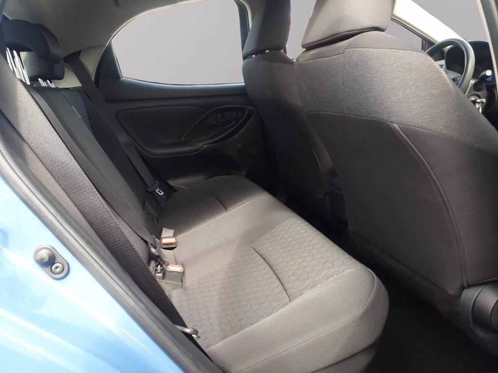 TOYOTA Yaris 1.5h active del 2021