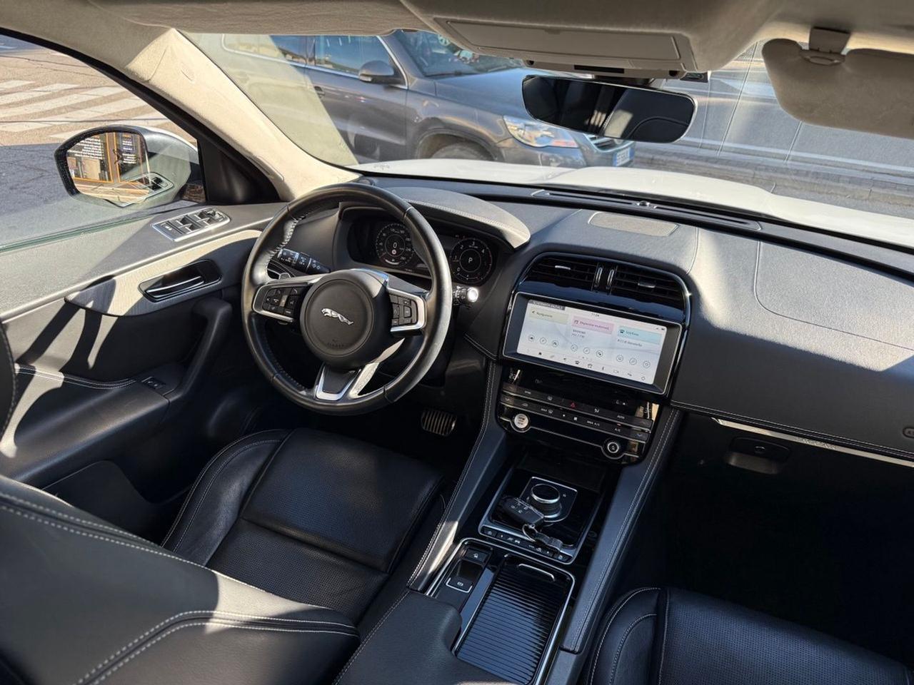 Jaguar F-Pace 180 cv #8582