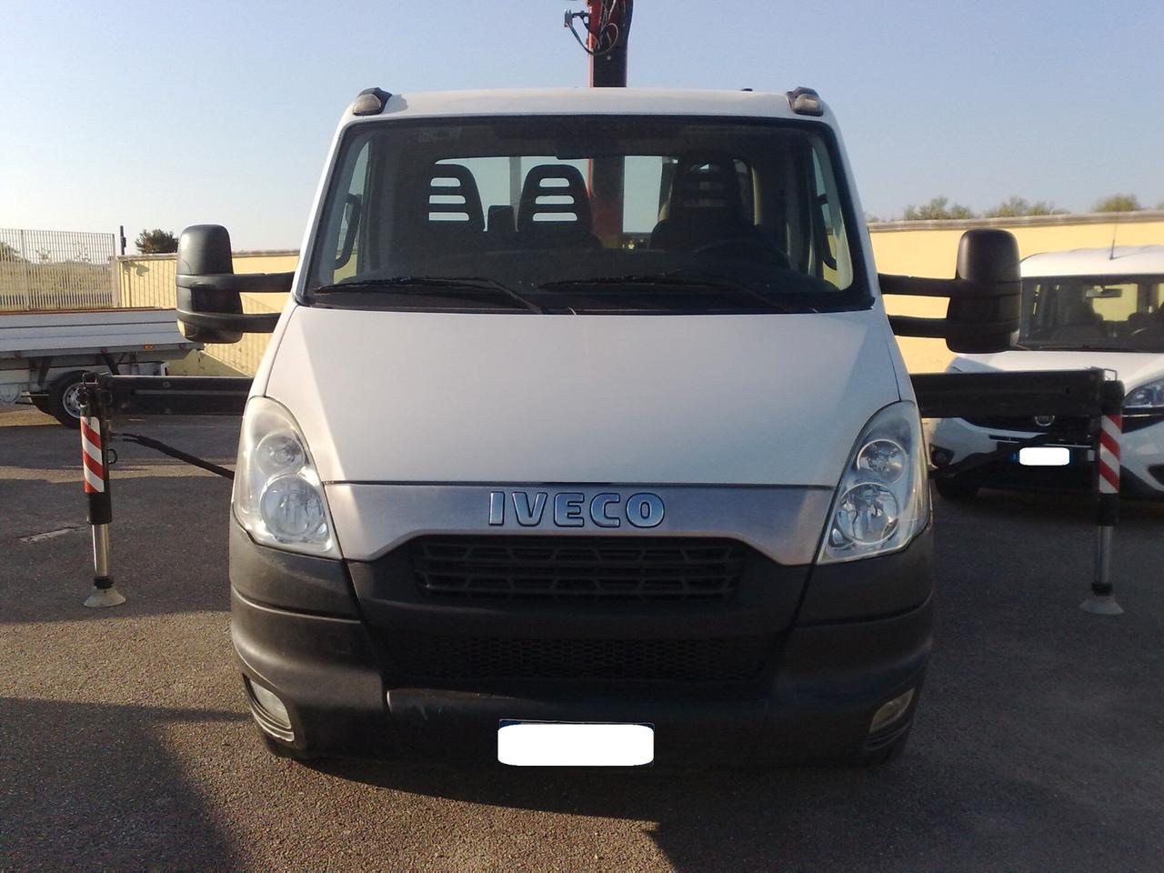 Iveco 65c17 3000cc cassone fisso con grù - 2013