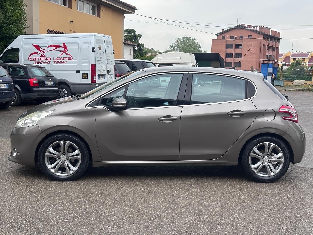 Peugeot 208 1.2 VTi 82 CV 5porte Allure Gpl