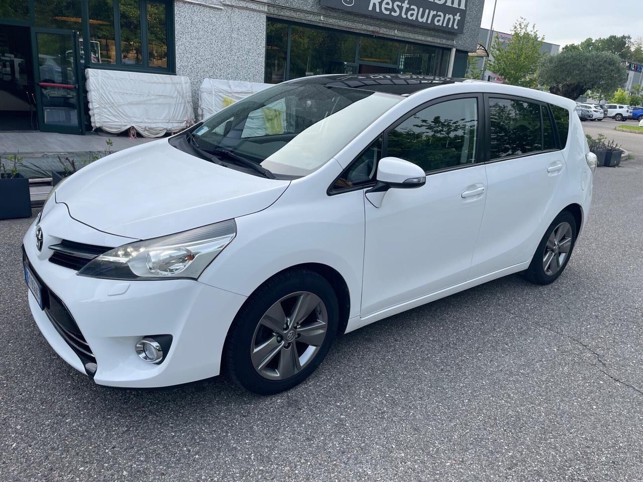 Toyota Verso 1.6 D-4D 7 posti*Tetto*Navi*Neopatentati*