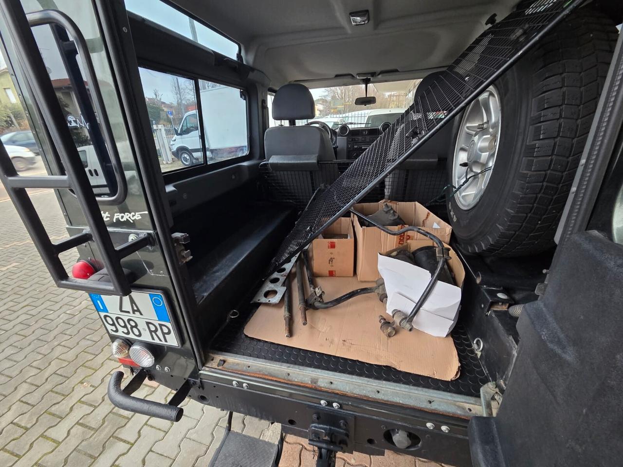 Land Rover Defender 90 2.4 TD4 Station Wagon E