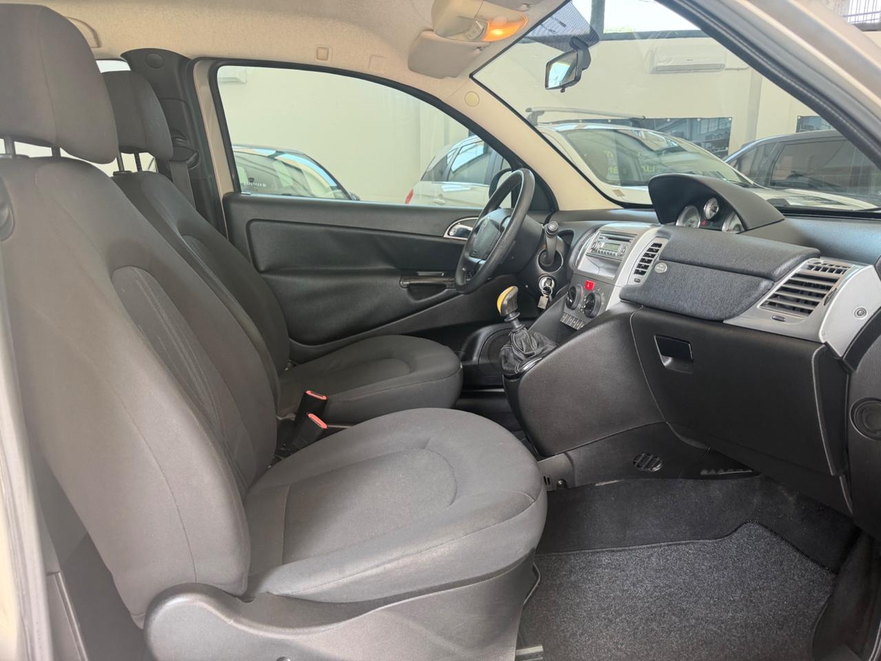 Lancia Ypsilon 1.2 69 CV Unyca
