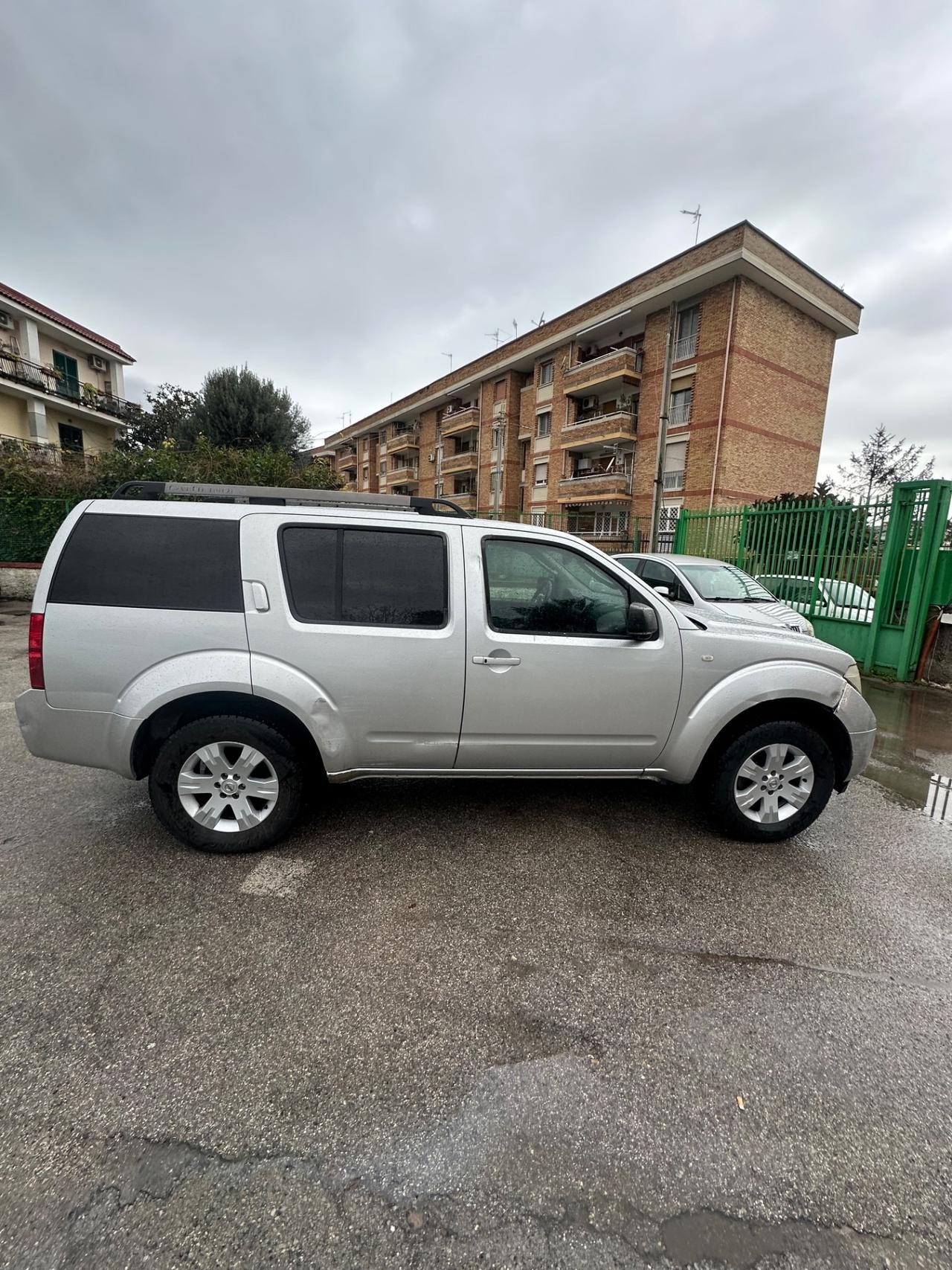 Nissan Pathfinder 2.5 dCi LE