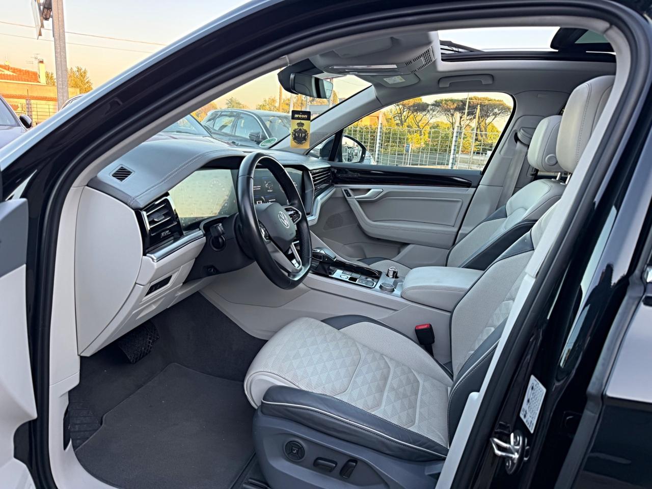 Volkswagen Touareg 3.0 V6 TSI eHybrid Elegance R Line Extra Full