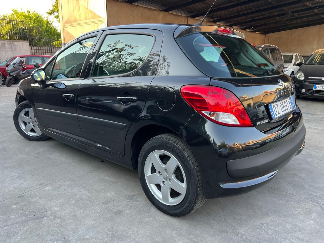 Peugeot 207 1.4 8V 75CV 5p. GPL