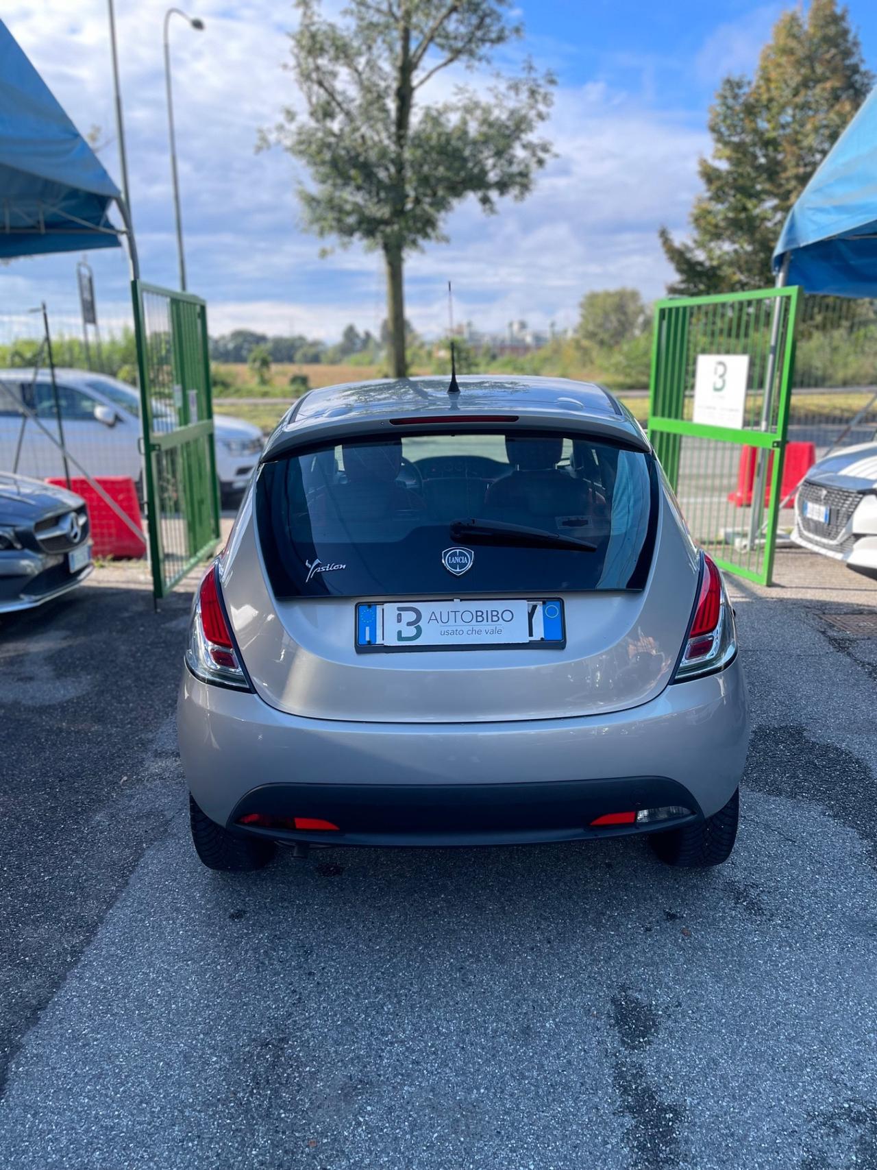 Lancia Ypsilon 1.2 69 CV 5 porte GPL Ecochic Silver