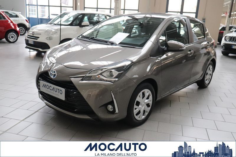 Toyota Yaris  III 2017 5p 1.5 hybrid Business