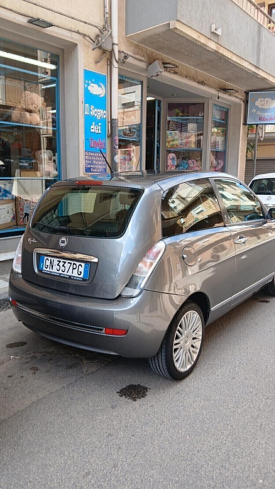 Lancia Ypsilon