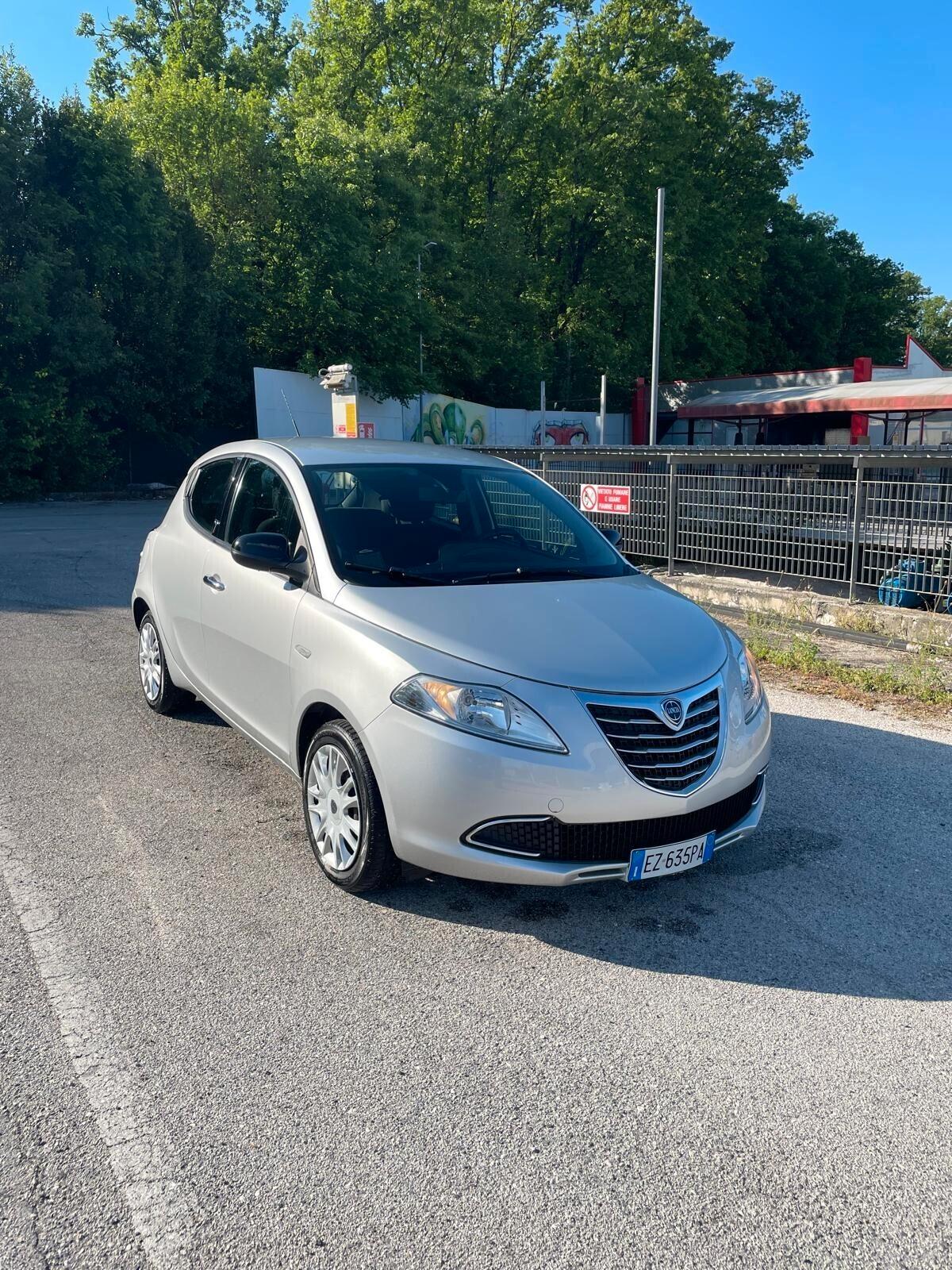 Lancia Ypsilon 1.2 69 CV Unyca
