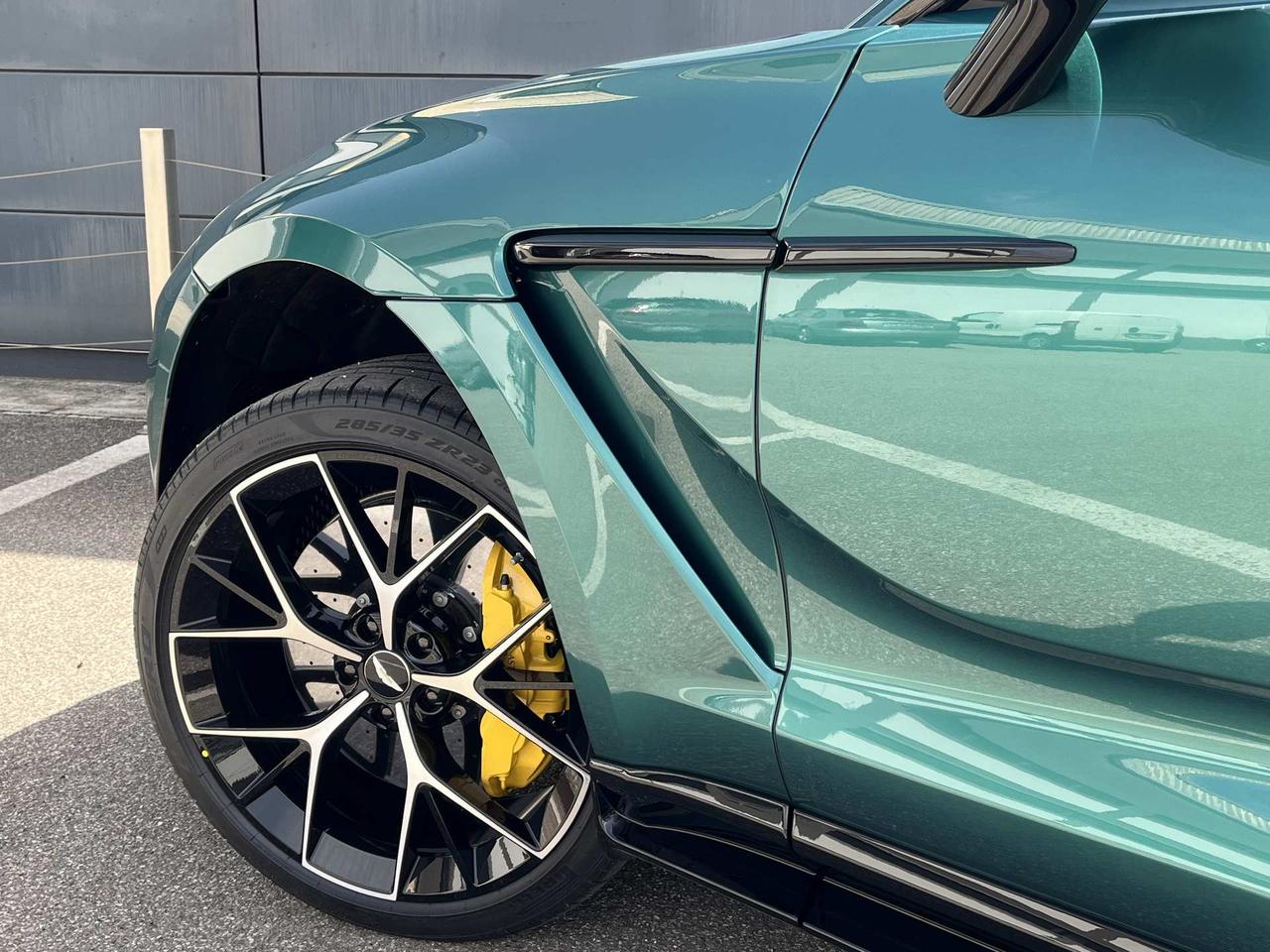 ASTON MARTIN DBX707 4.0 auto