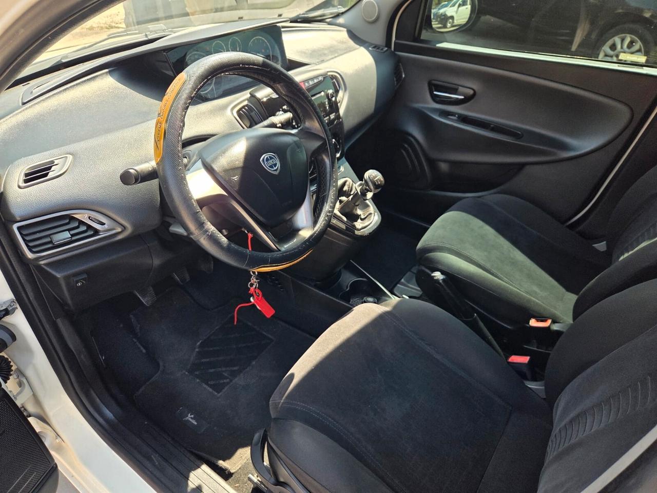 Lancia Ypsilon 1.2 69 CV 5 porte S&S Silver