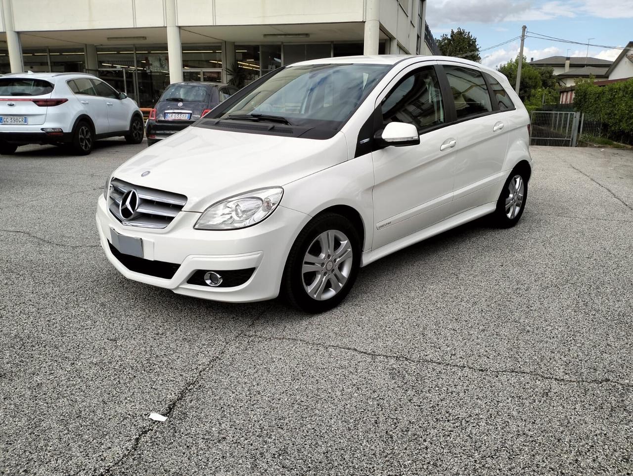 Mercedes-benz B 180 Benz Premium