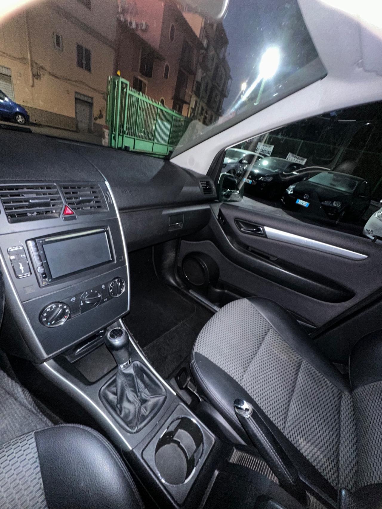 Mercedes-benz A 160 CDI BlueEFFICIENCY Avantgarde