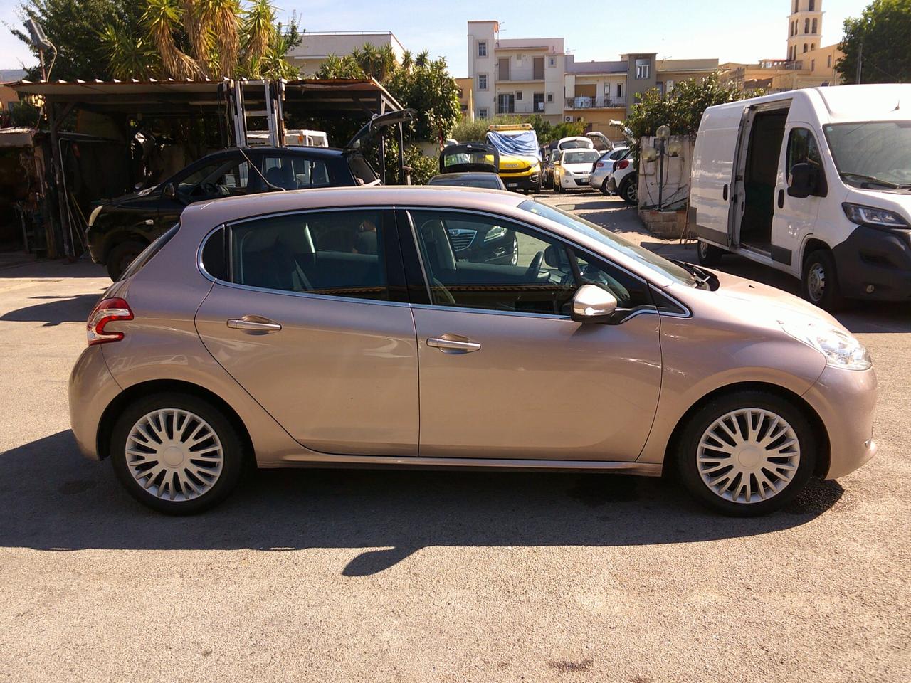 Peugeot 208 1.4 HDi 68 CV 5 porte Allure 2013
