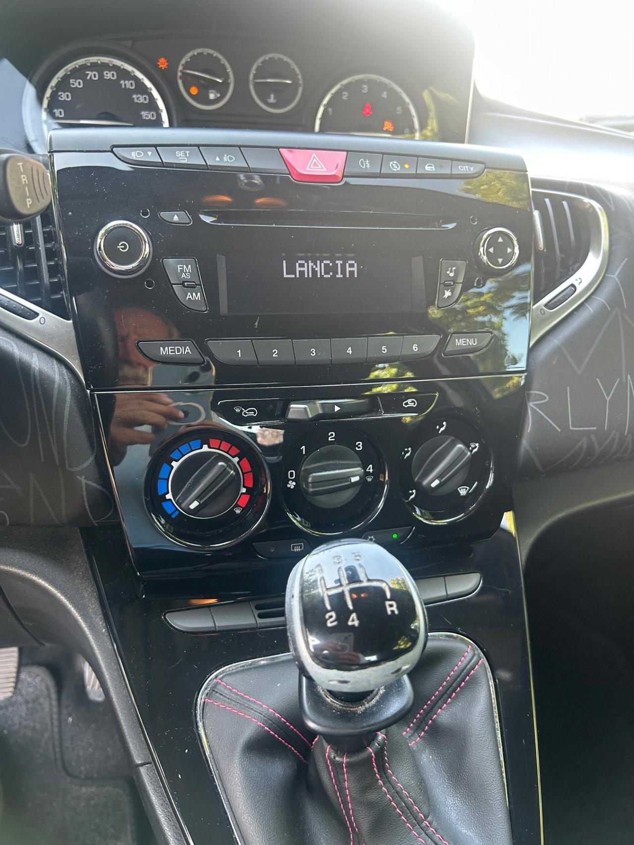 Lancia Ypsilon 1.2 69 CV 5 porte S&S Gold