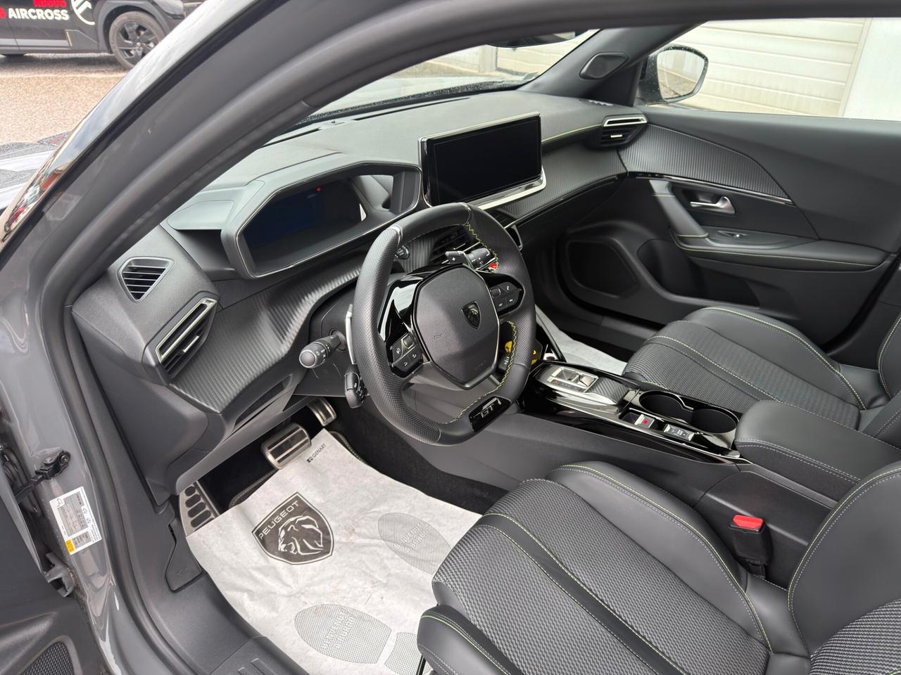Peugeot 2008 PureTech 130 S&S EAT8 GT
