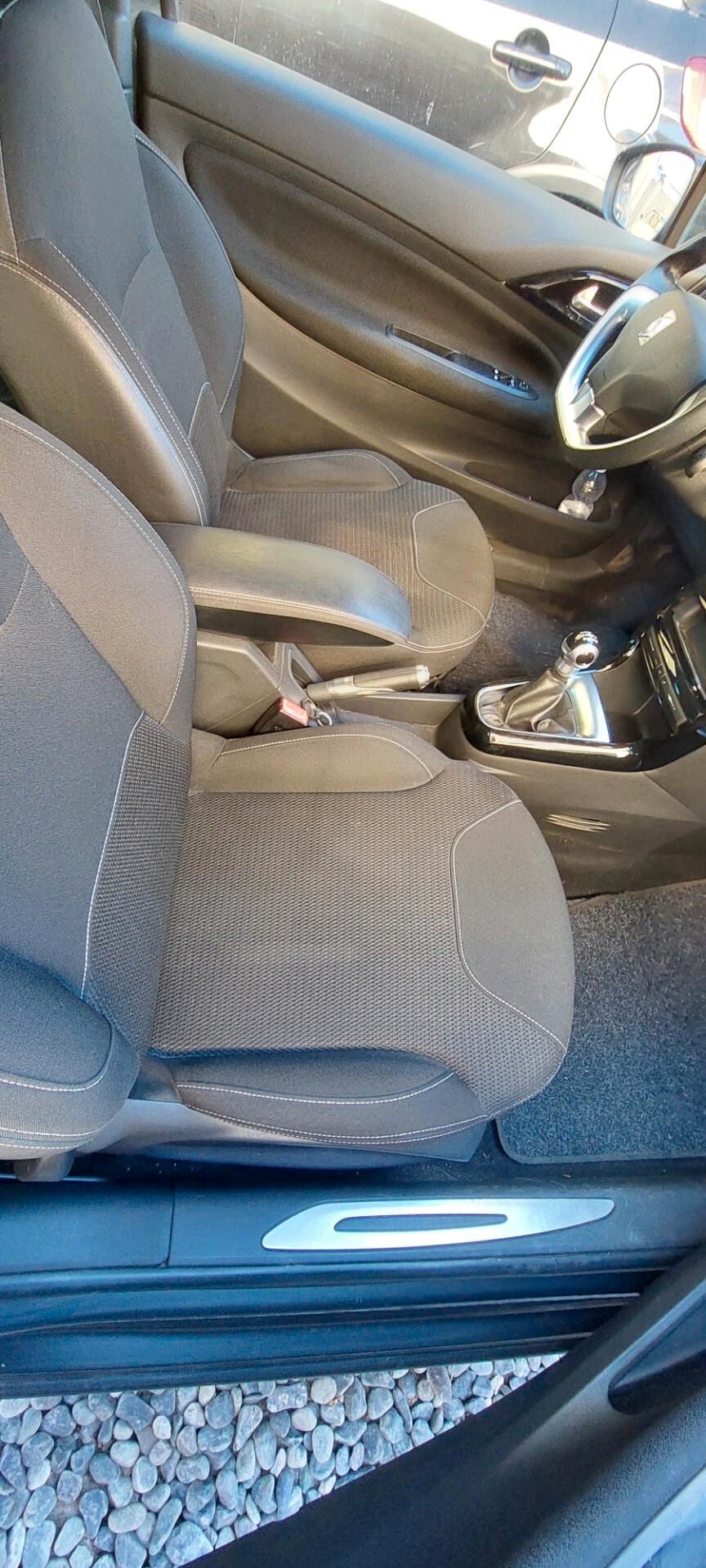 DS3 CONNECTED SPORT CHIC 1,6 DIESEL 75 CV NAVI LEGA SENSORI RETROCAMERA STRAFULL OPTIONAL