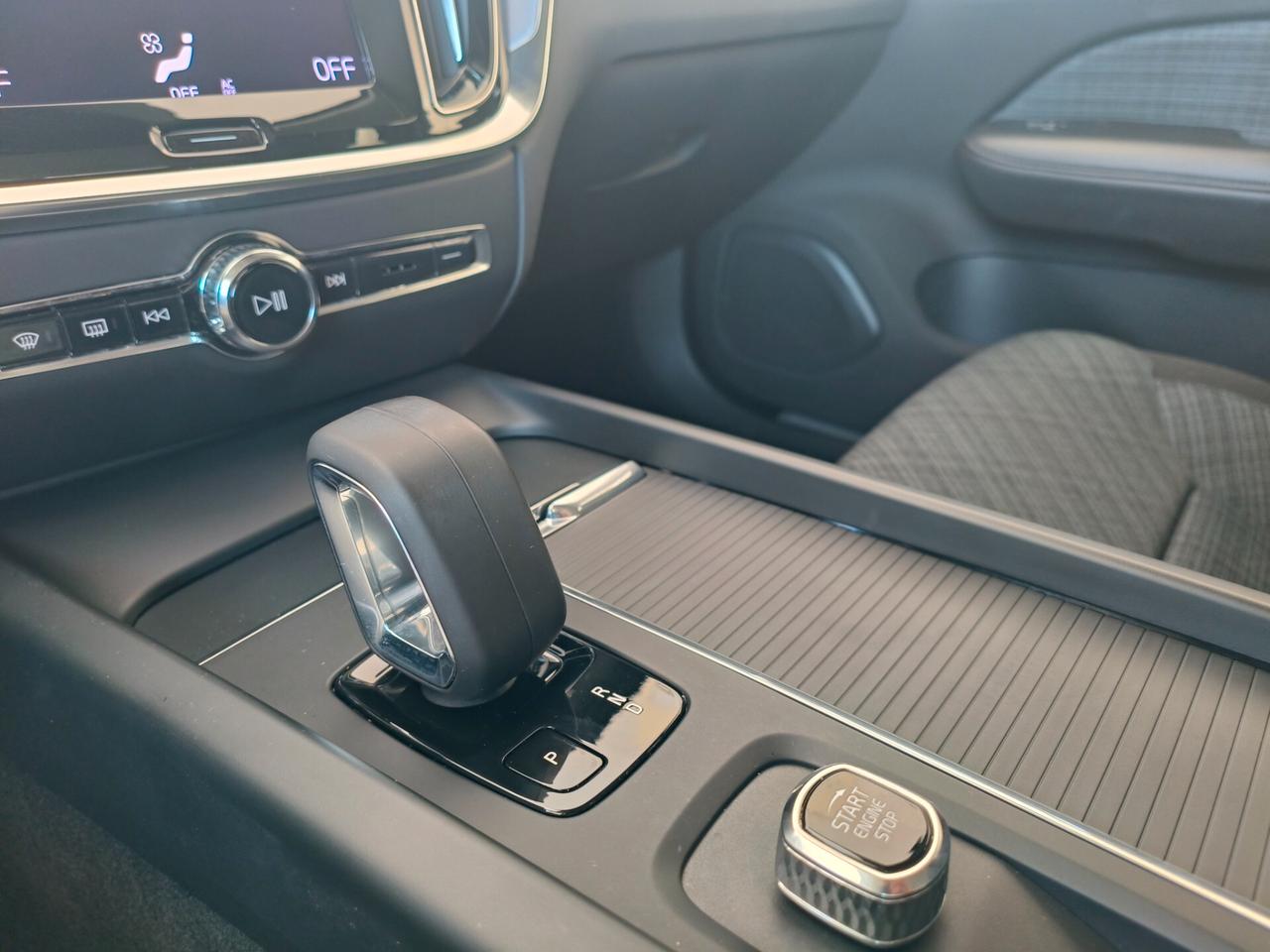 Volvo V60 B4 (d) Geartronic Momentum Business
