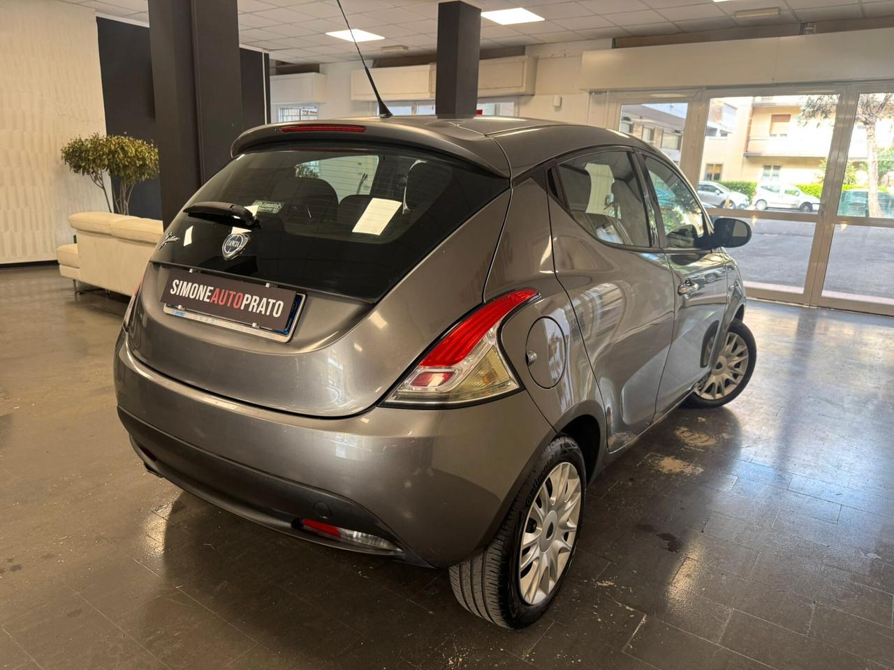 Lancia Ypsilon 1.2 69 CV 5 porte Silver