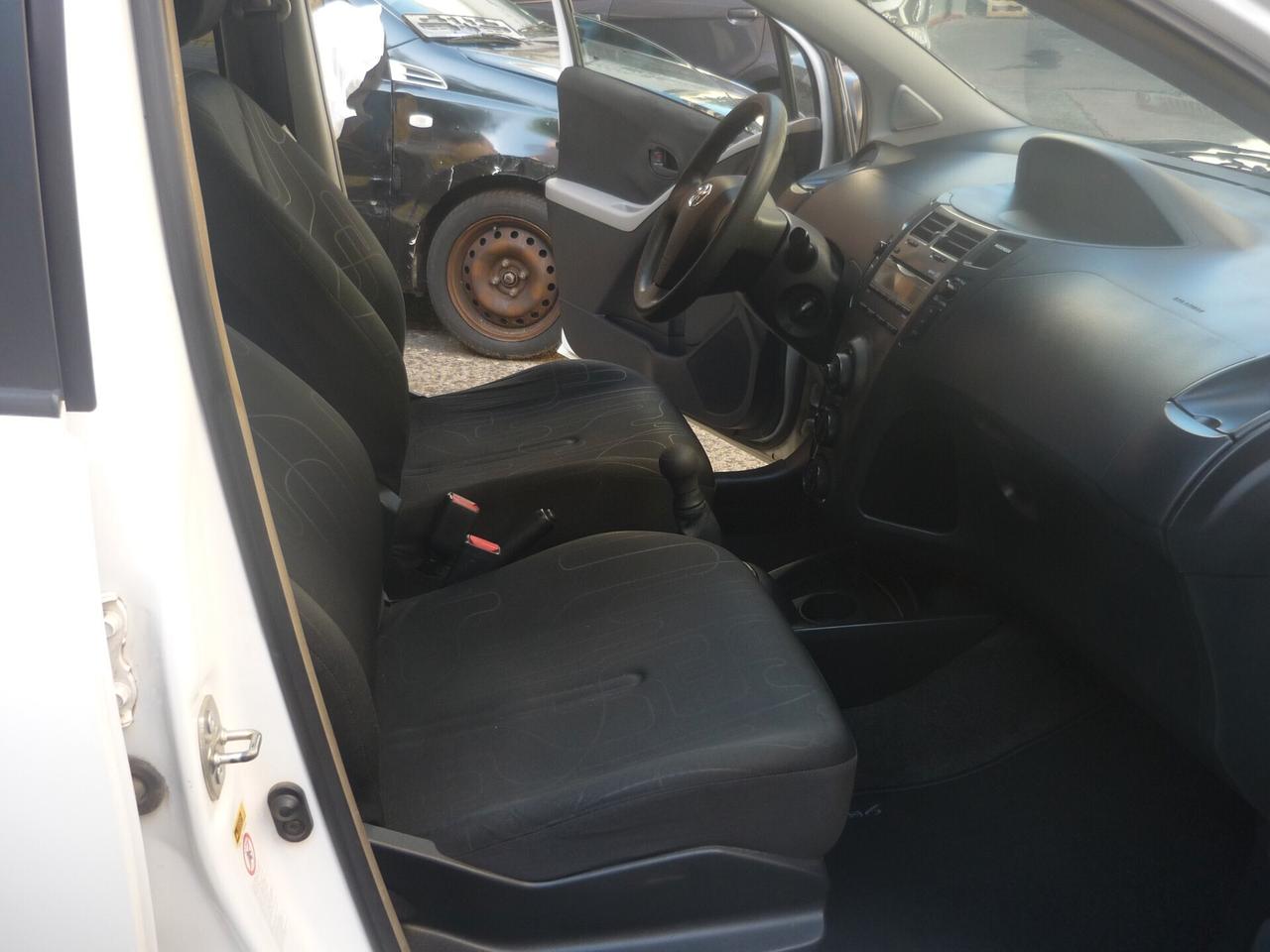 Toyota Yaris 1.0 5 porte Now