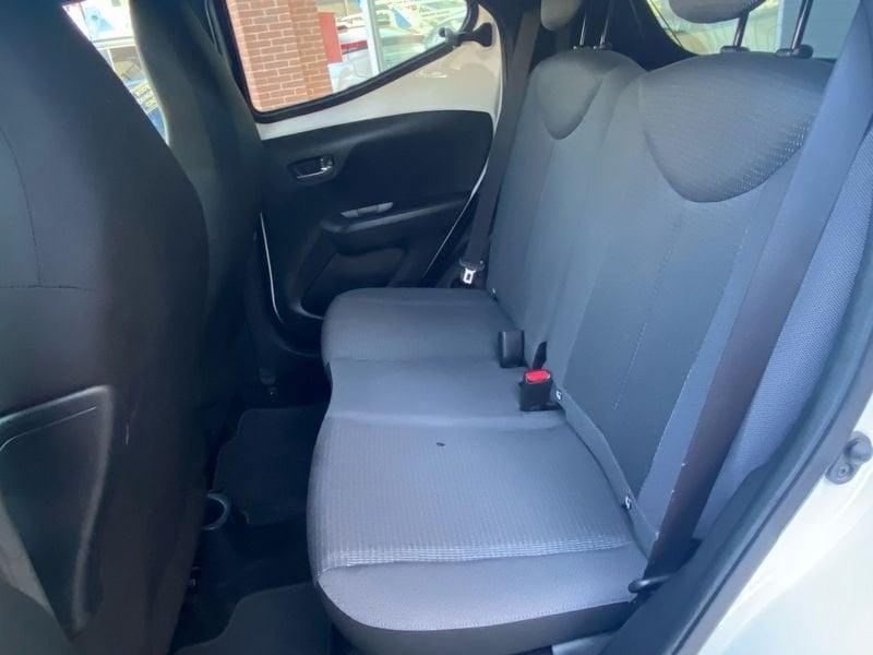 Toyota Aygo Aygo Connect 1.0 VVT-i 72 CV 5 porte x-play