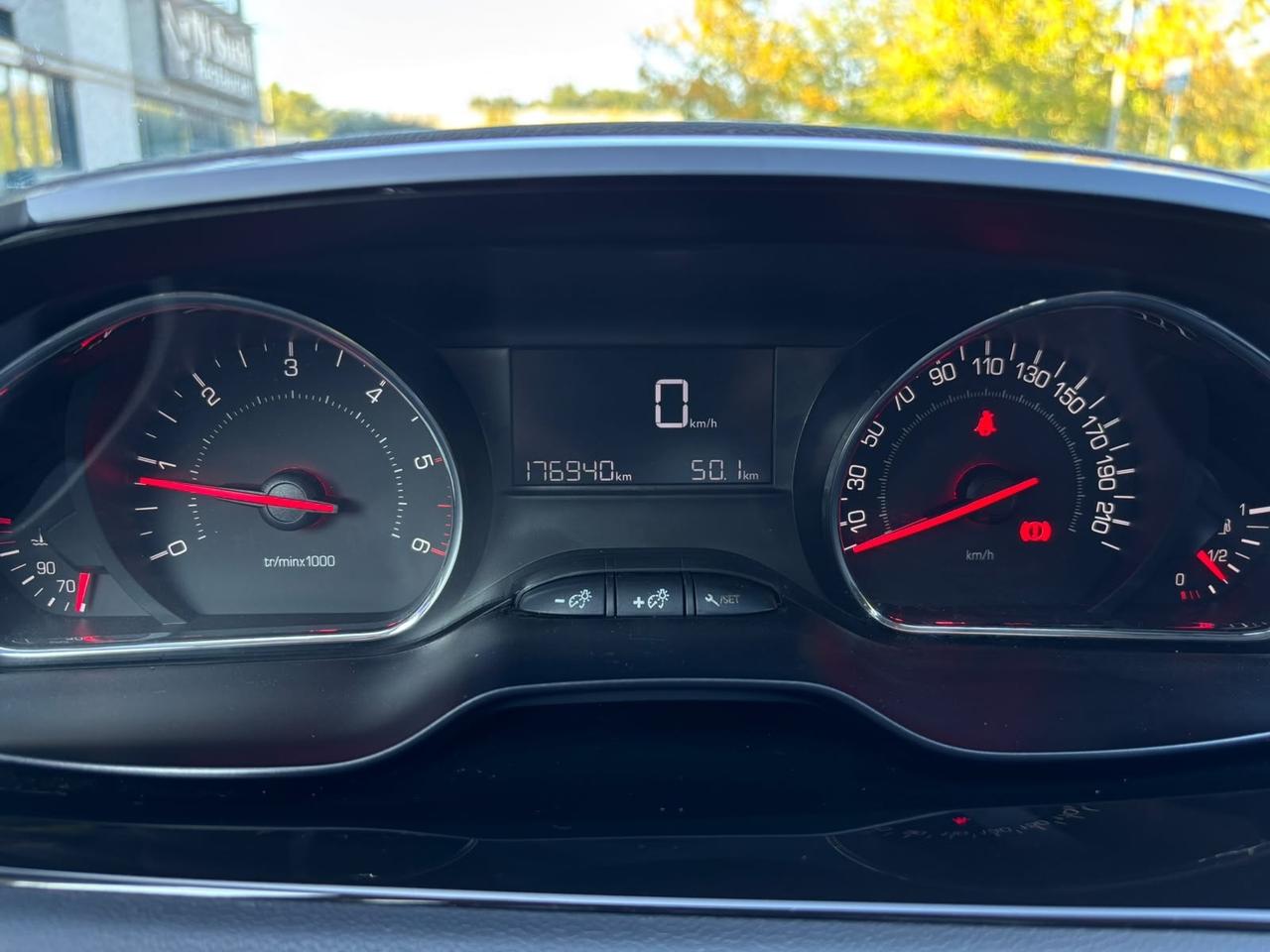 Peugeot 208 1.4 HDi 68 CV 5 porte Allure