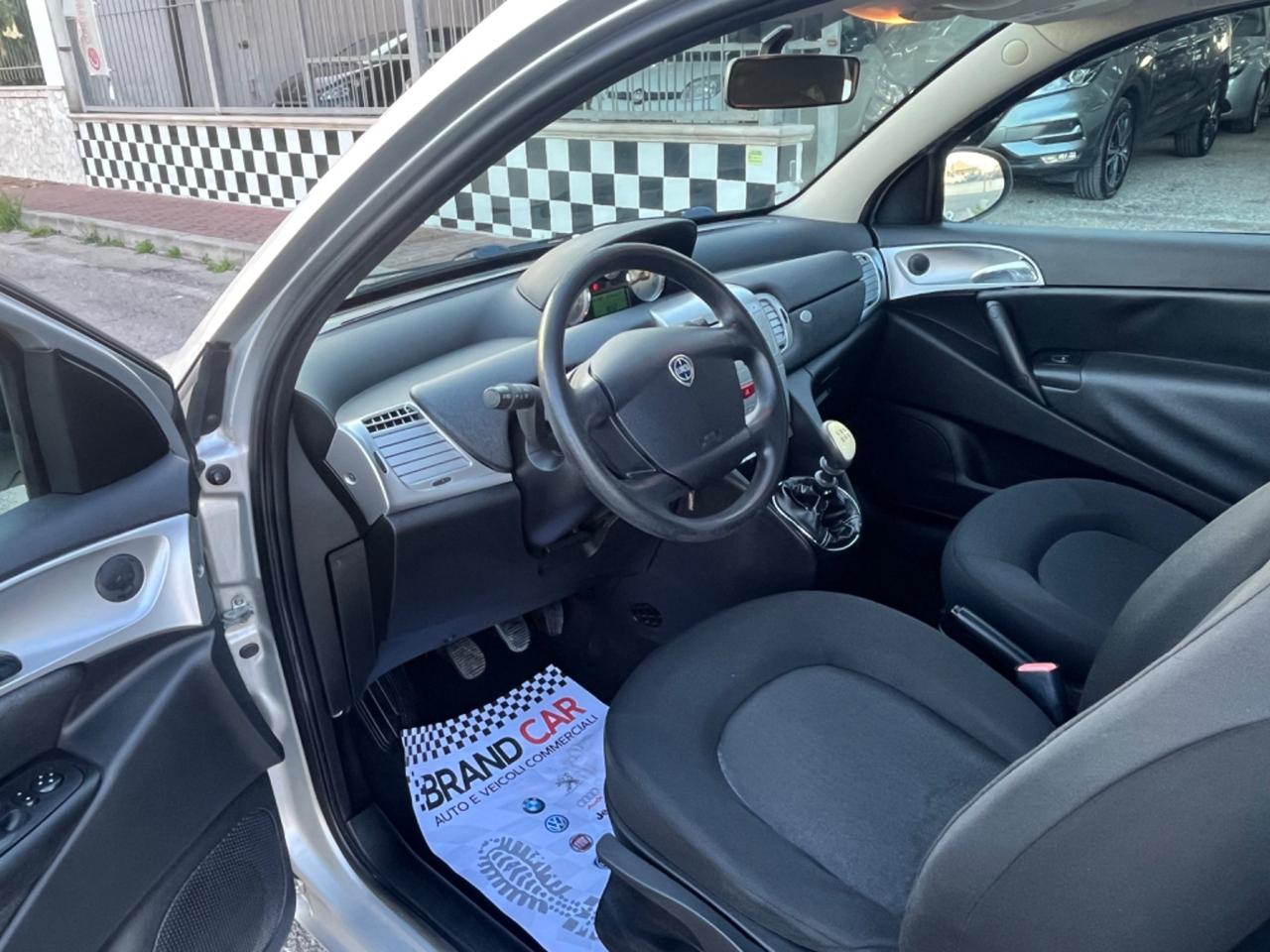 Lancia Ypsilon 1.2 69 CV Unyca - 2011