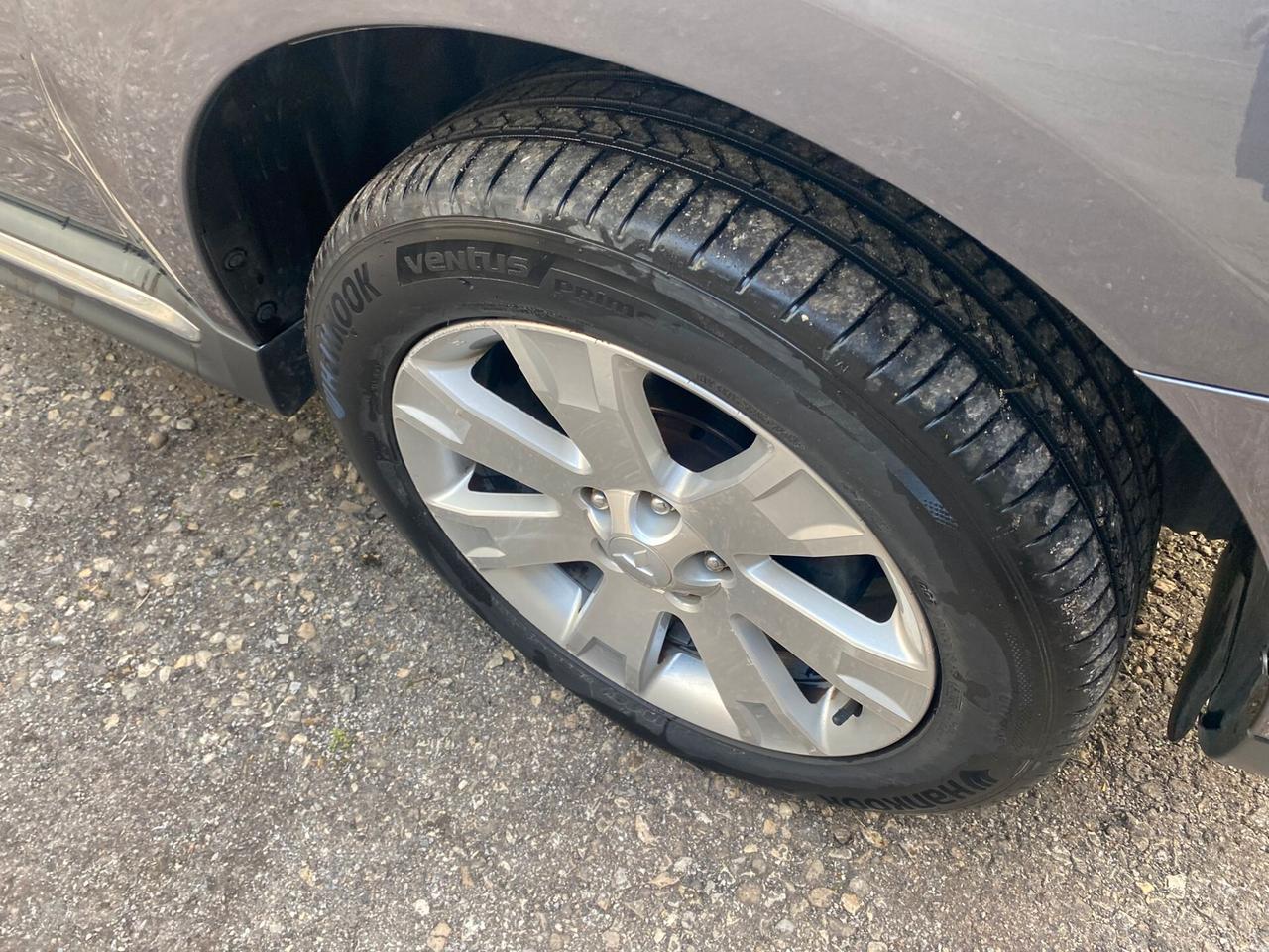 Mitsubishi Outlander 2.2 DI-D TC-SST Instyle DPF 7p AUTOMATICO