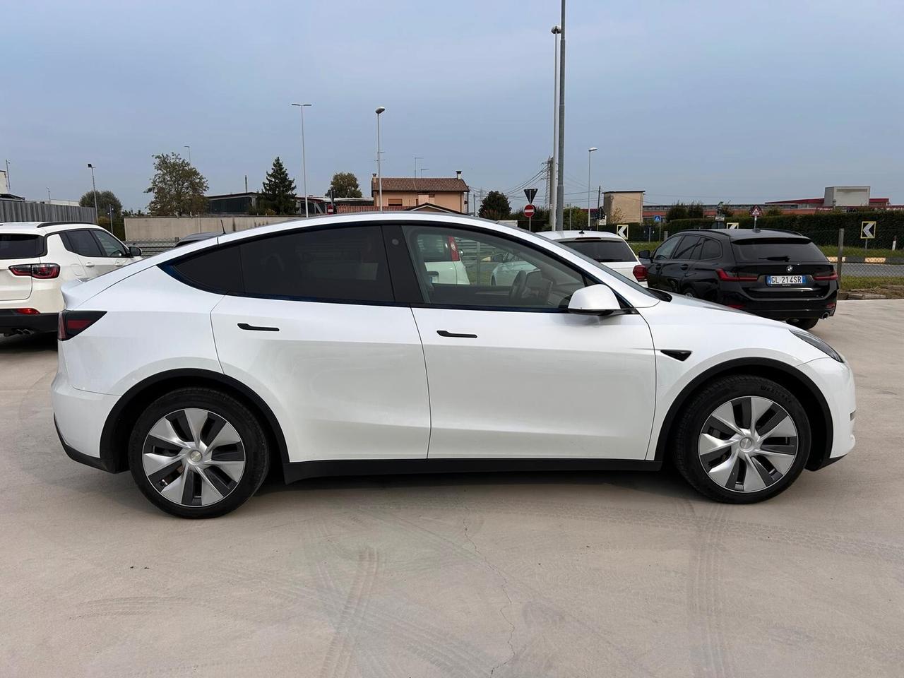 Tesla Model Y Long Range AWD