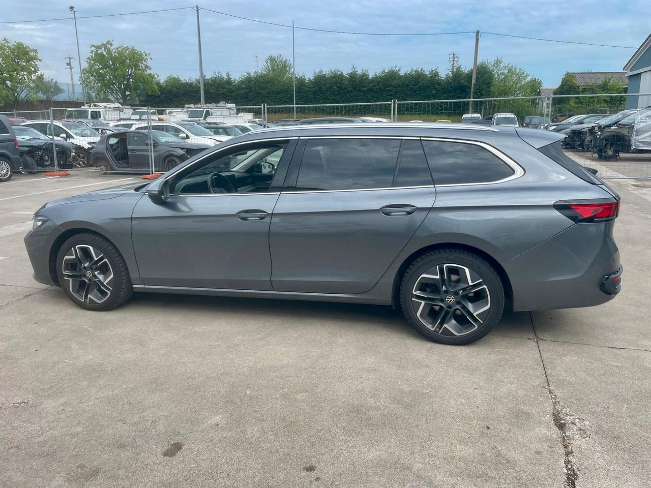 VW Passat Variant 2.0 TDI SCR EVO DSG Business * SINISTRATA*