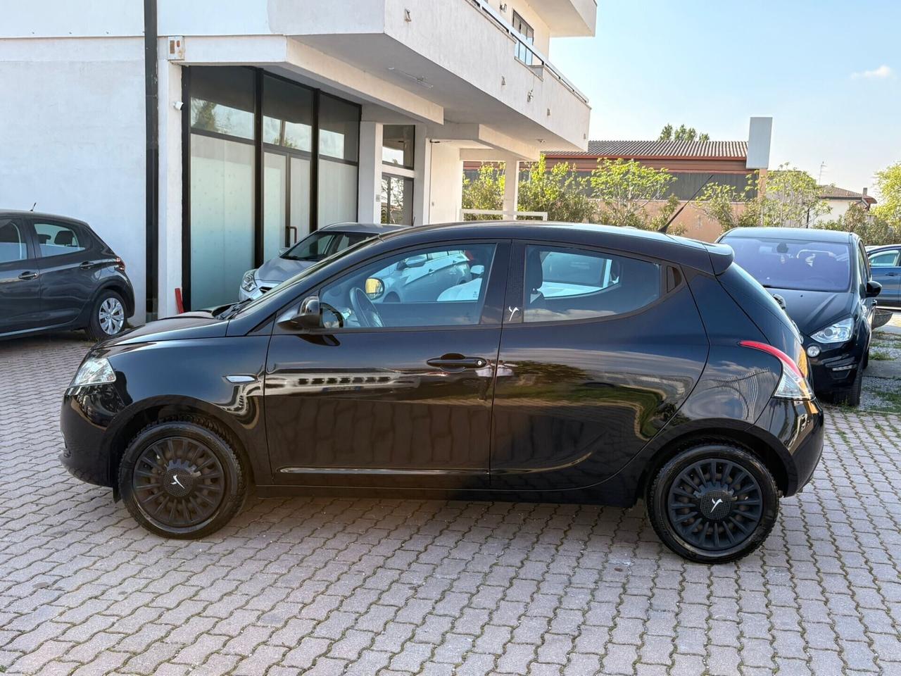 Lancia Ypsilon 1.2 69 CV 5 porte Elefantino