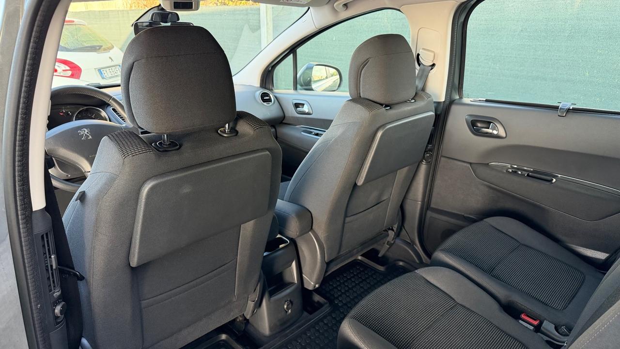 Peugeot 5008 1.6 HDi 115CV 7 POSTI