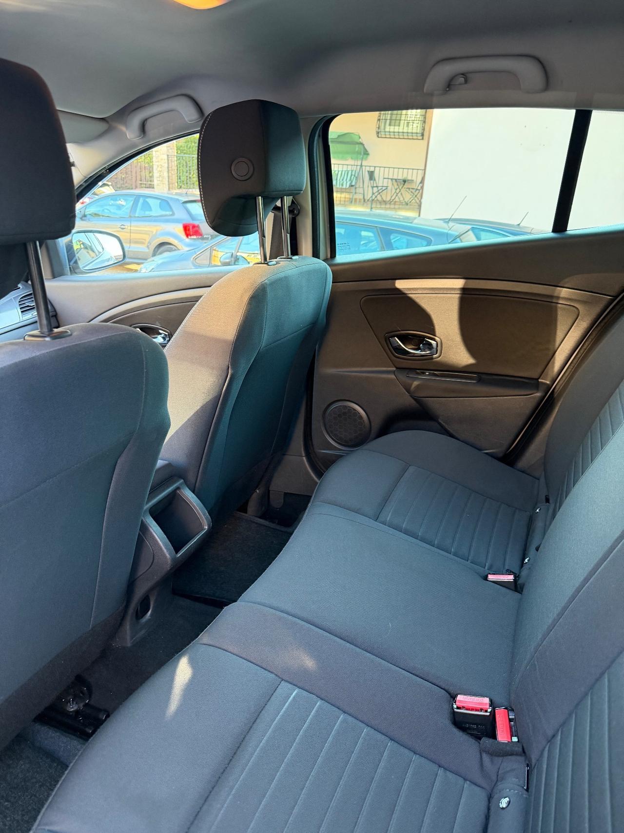 Renault MEGANE dCi 110CV LIMITED KMCERT GARANZ UNICOPR