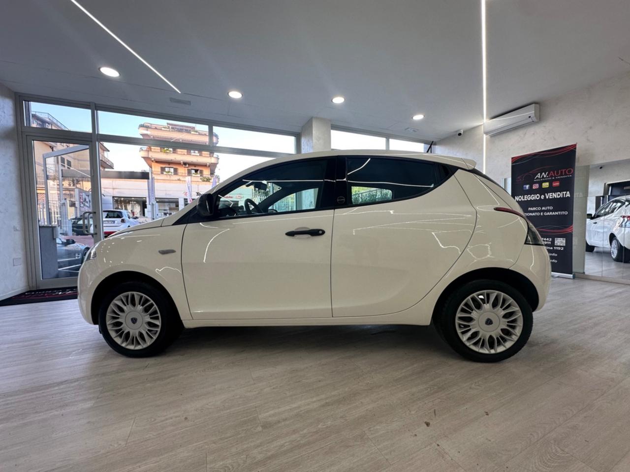 Lancia Ypsilon 1.0 FireFly 5 porte S&S Hybrid Ecochic Silver