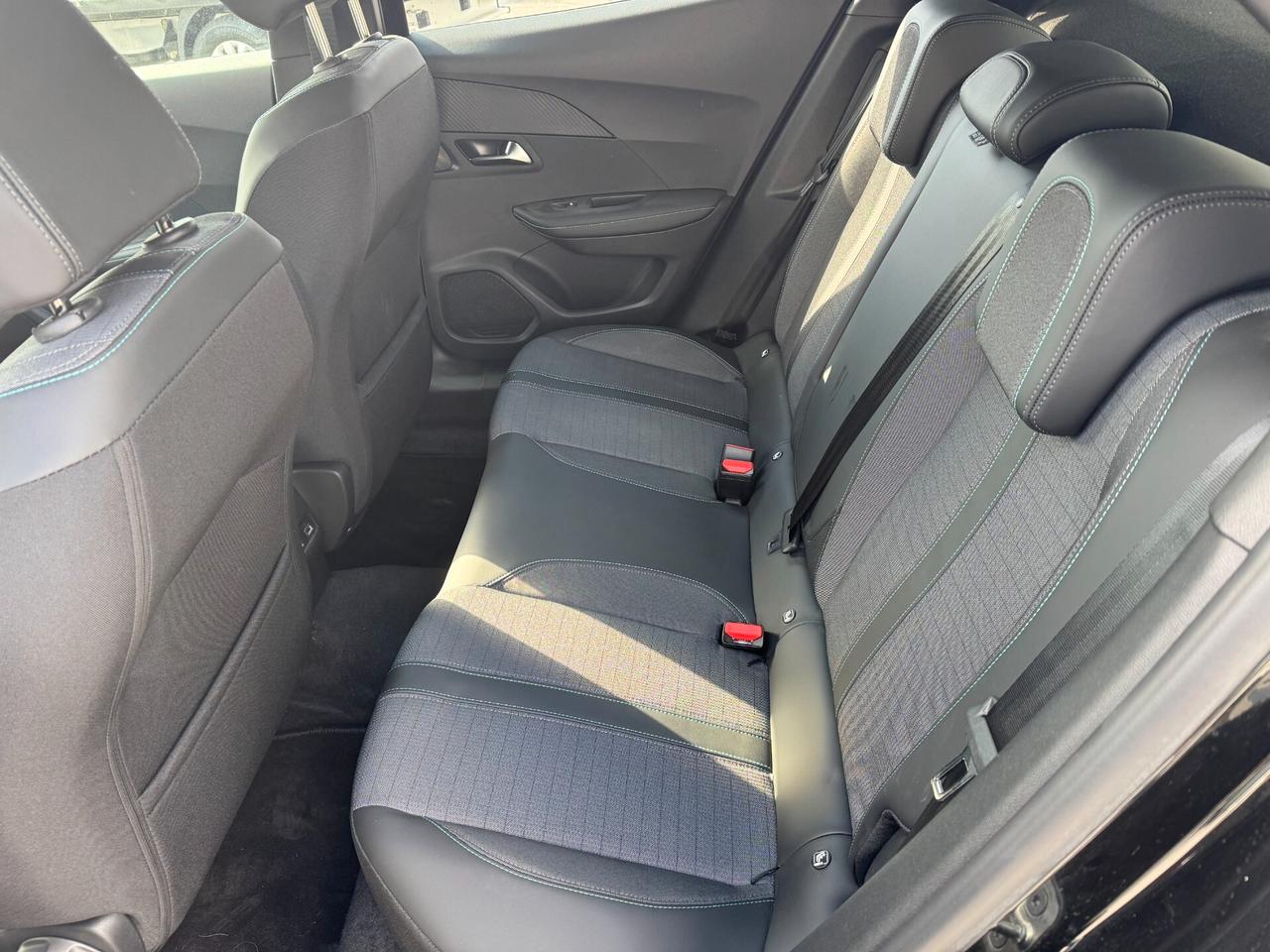 Peugeot 2008 motore elettrico 136 CV Allure