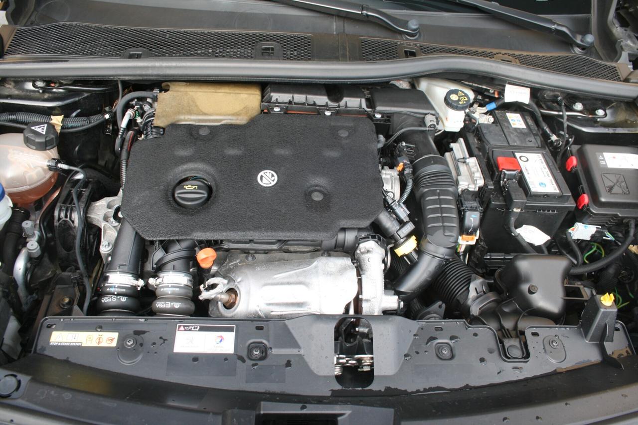 Peugeot 2008 BlueHDi 130 S&S EAT8 Allure Pack