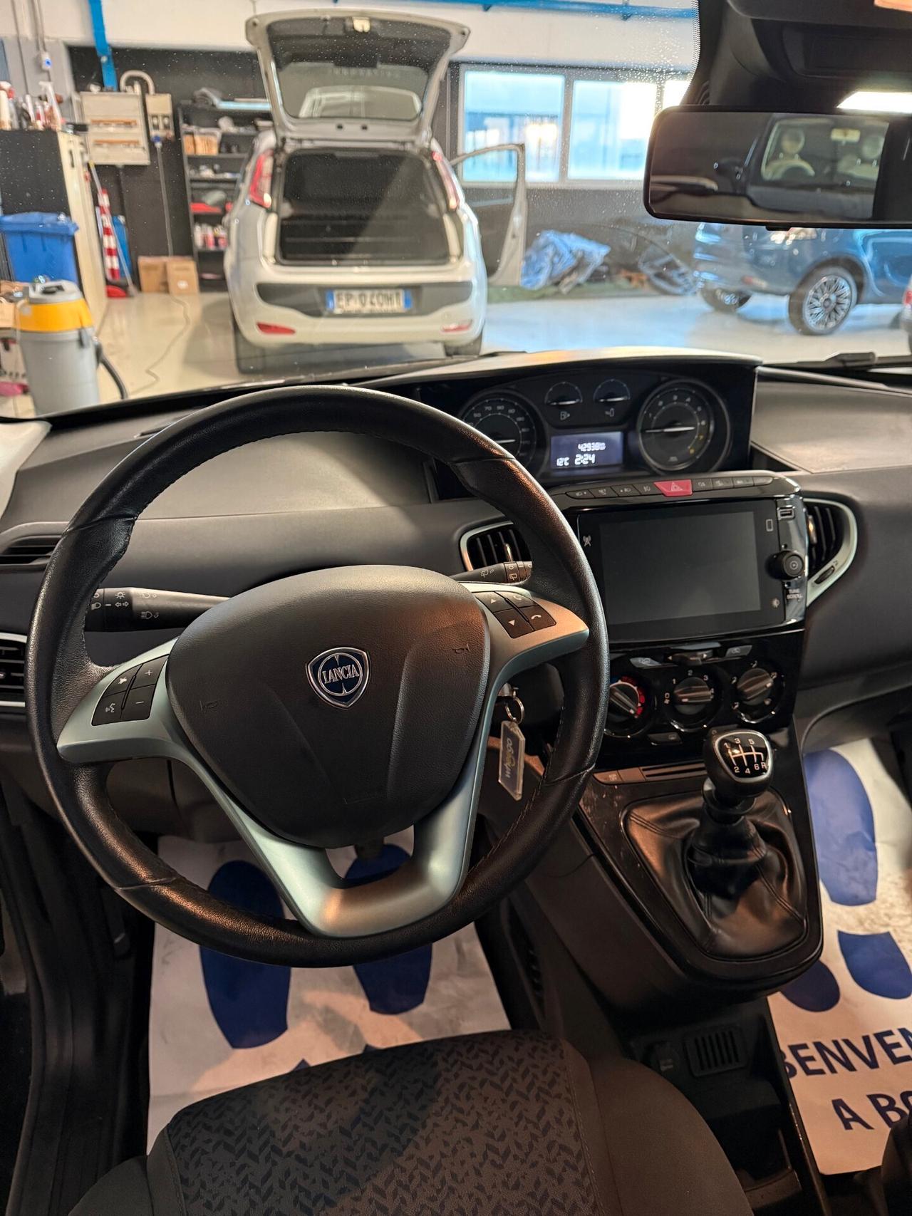 Lancia Ypsilon 1.0 FireFly 5 porte S&S Hybrid Gold