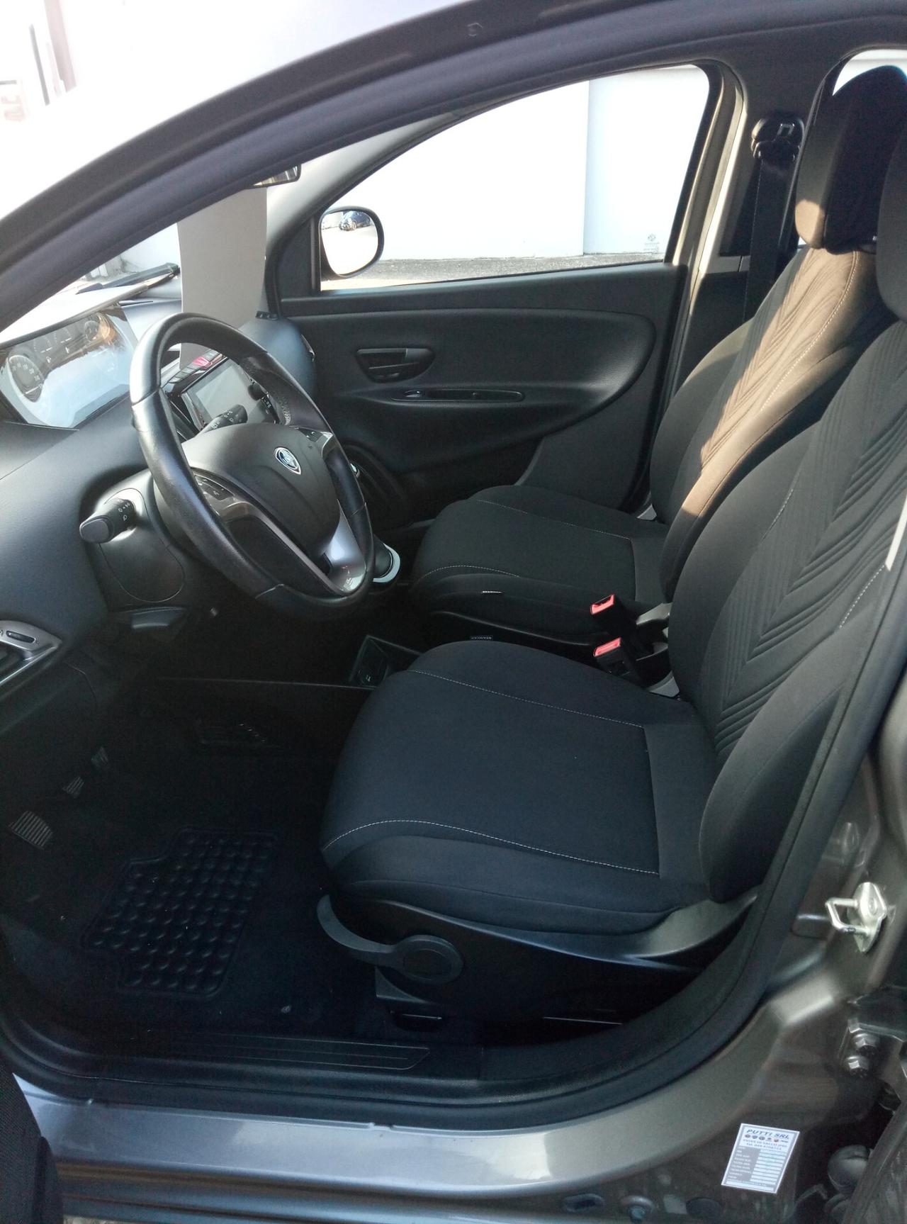 Lancia Ypsilon 1.0 FireFly 5 porte S&S Hybrid Gold