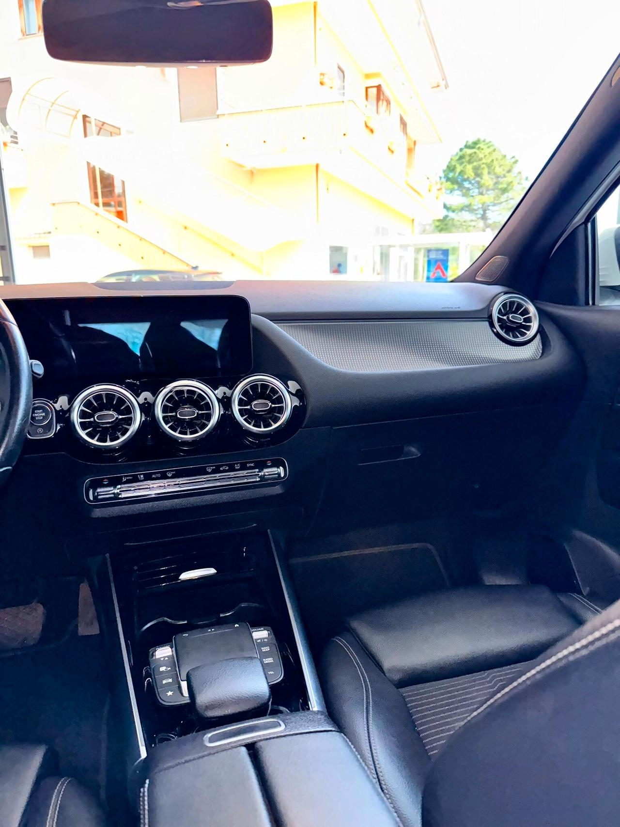 MERCEDES GLA (H247) GLA 200 d Automati...