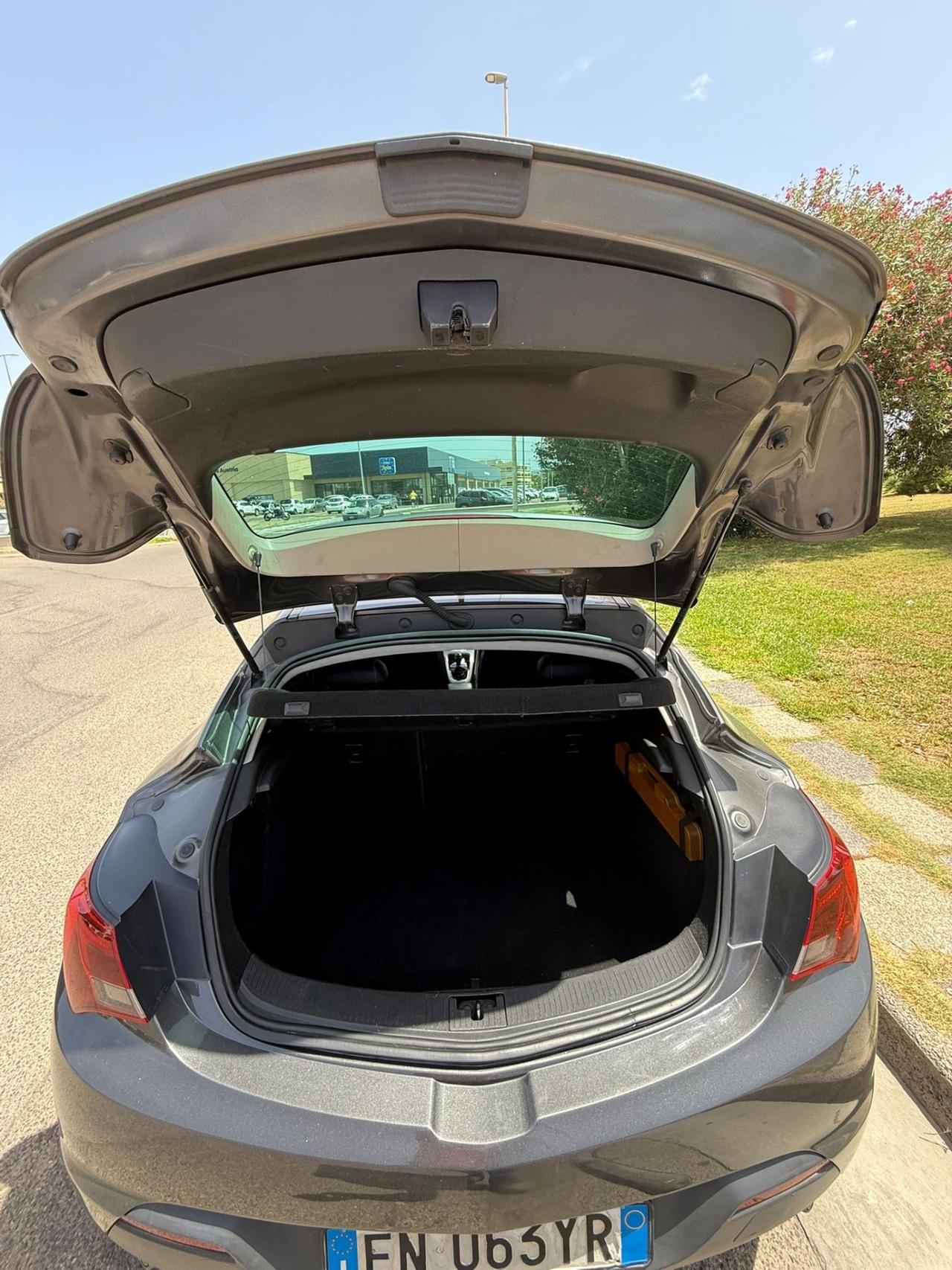 Opel Astra 2.0 CDTI 165CV - Navi-Cerchi 19